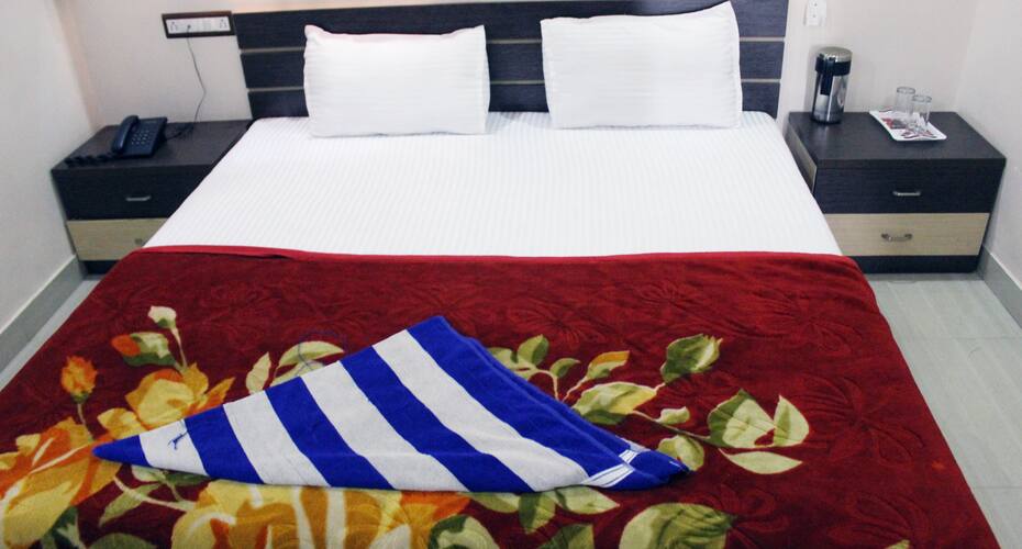 Hotel Dev Guest House, Ahmedabad 3